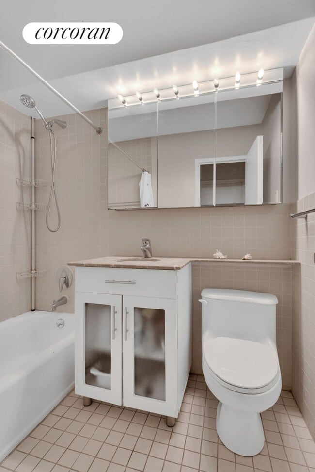 Building Photo - 211 E 53rd St