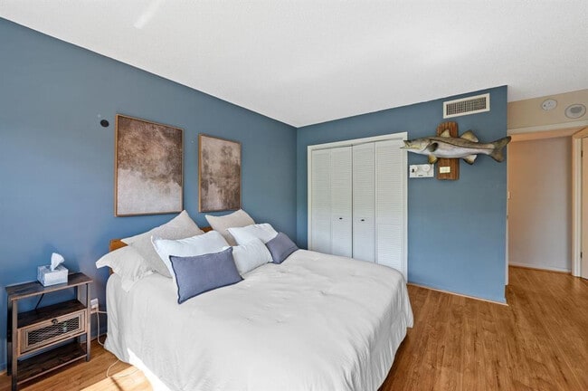 Building Photo - 340 Sunset Dr