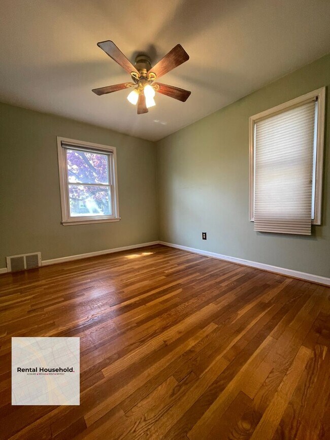 Building Photo - Stunning 3 Bedroom Oasis in Livonia-Move-In Ready!!