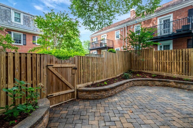 Building Photo - 2 Bedroom 2 Bathroom Condo Available for Rent