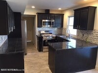 Building Photo - 28 Irongate Ln