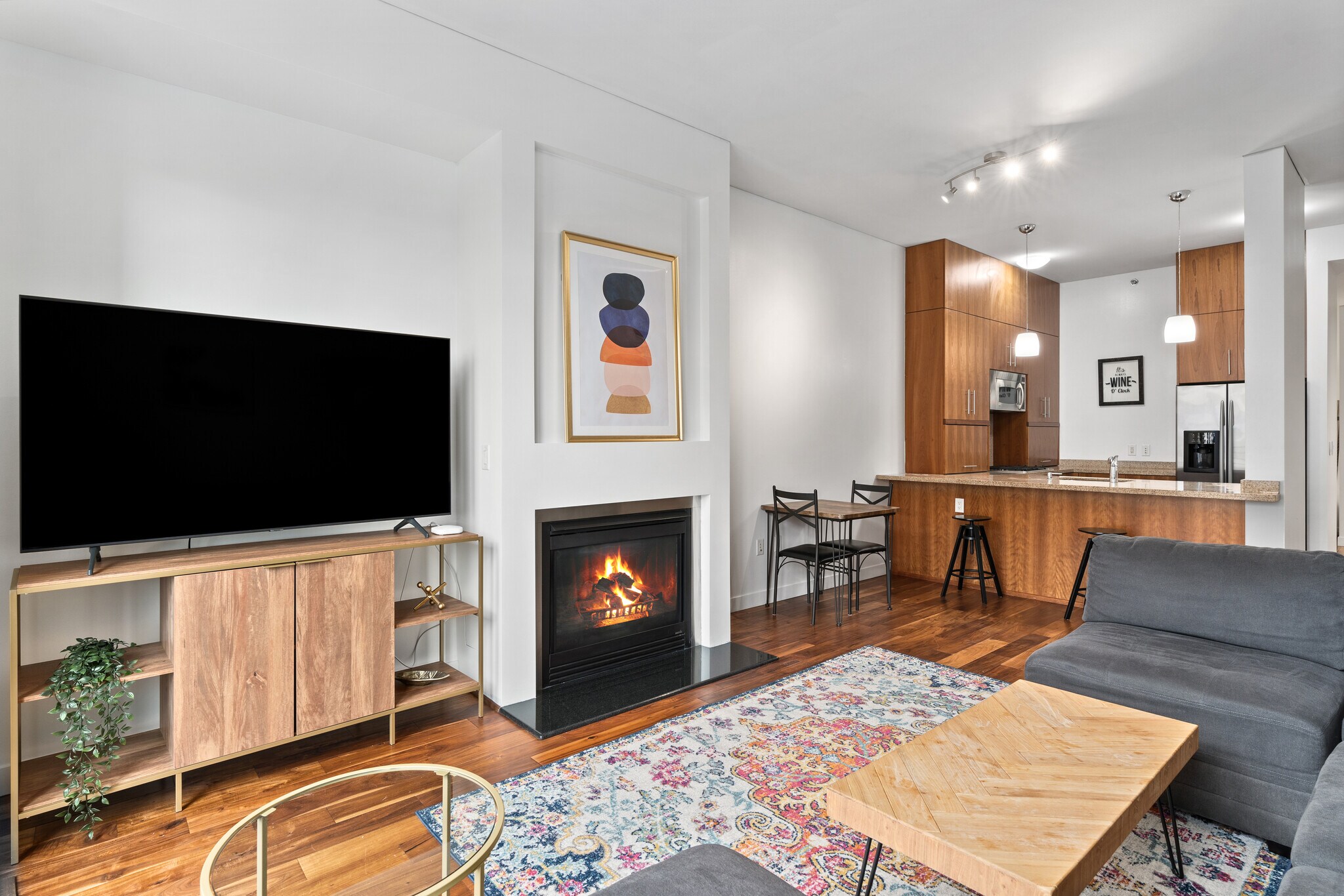 Living Area and Breakfast Nook - 922 NW 11th Ave