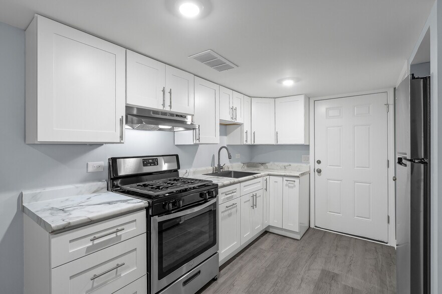 Building Photo - 5620 N Marmora Ave