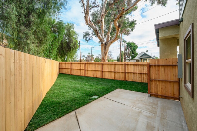 Building Photo - 915 E Central Ave