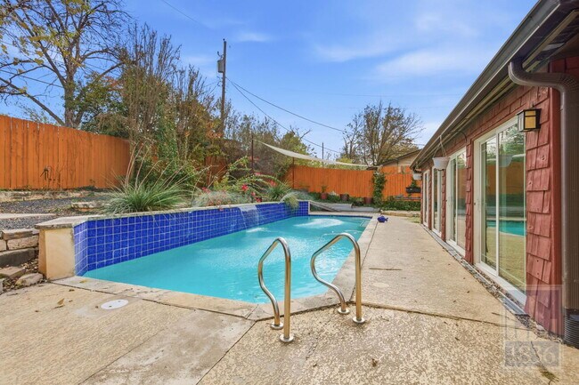 Building Photo - 6809 Columbia Dr