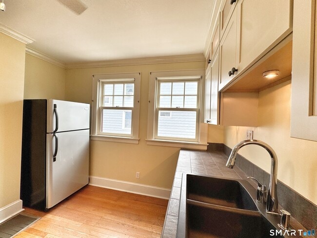 Building Photo - 14 Woodbury Ave