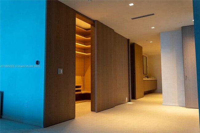 Building Photo - 5959 Collins Ave