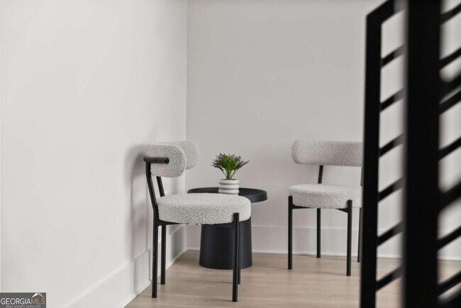 Building Photo - 151 S Pointe Dr