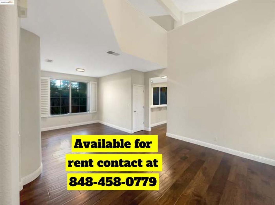 Building Photo - 51 Village Square Pl