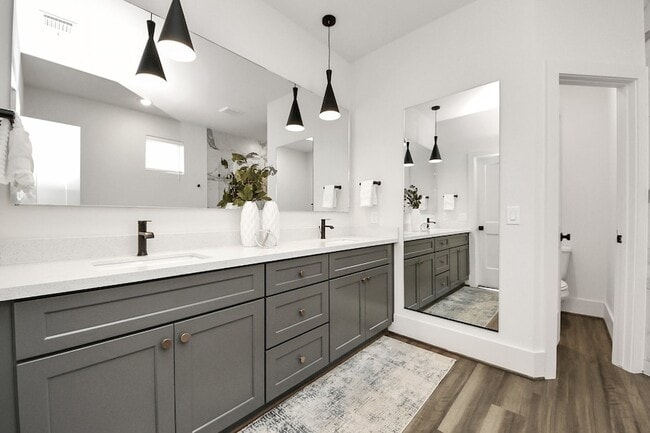 Building Photo - 6018 Knox St