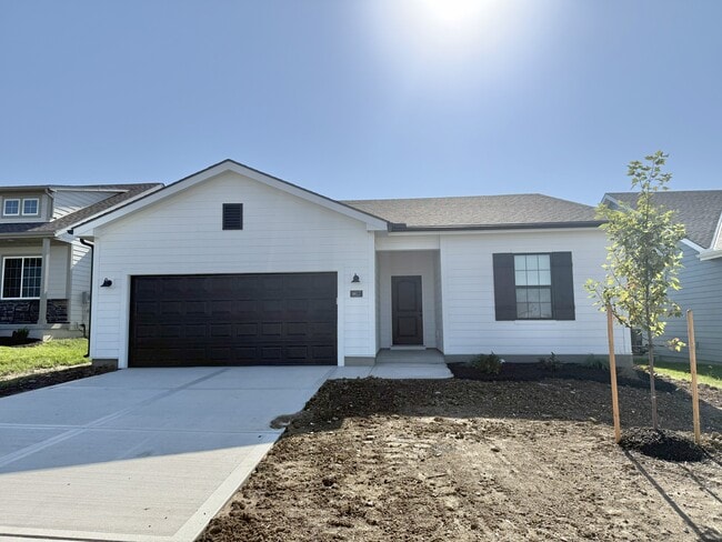 Primary Photo - 9617 N Colrain Ave