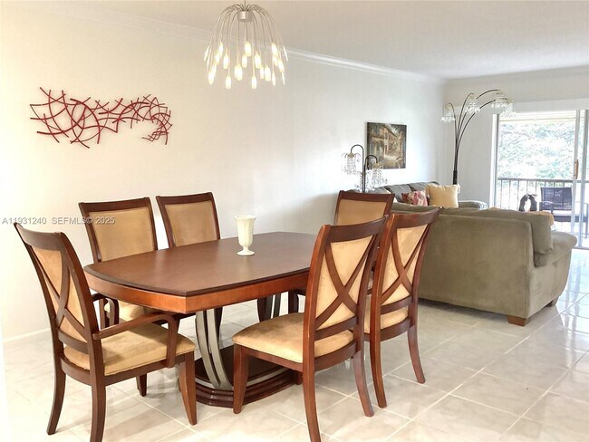 Building Photo - 681 S Hollybrook Dr