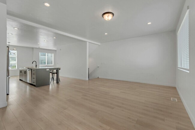 Building Photo - 501 S 1080 W