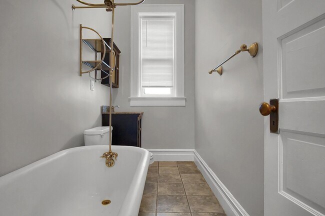 Building Photo - 2927 Magnolia Ave