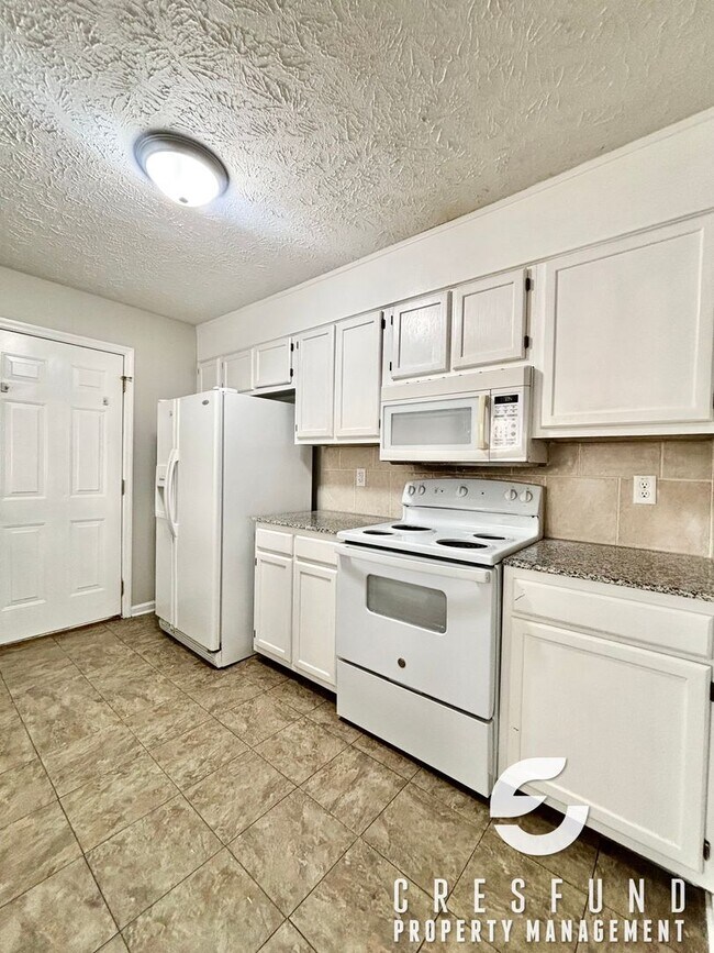 Building Photo - Adorable 3 Bedroom 2 Bathroom House Ready for Move In