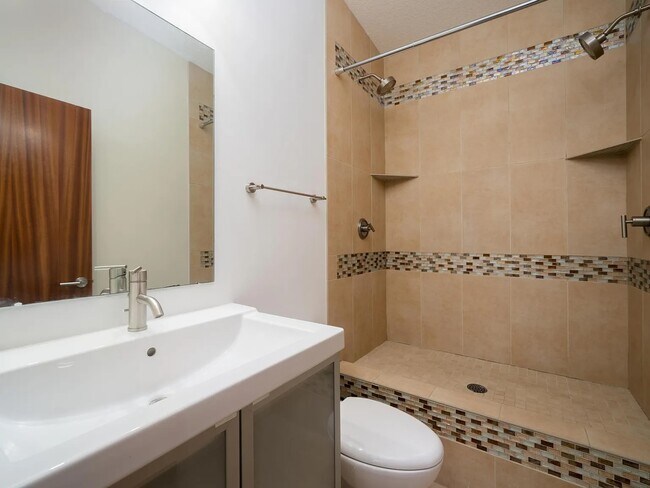 Building Photo - 38 NE Going St