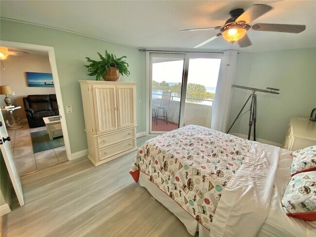 Building Photo - 6009 Sea Ranch Dr