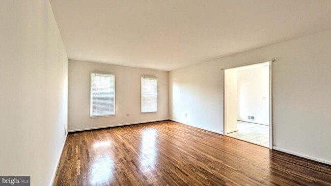 Building Photo - 8835 Tuckerman Ln