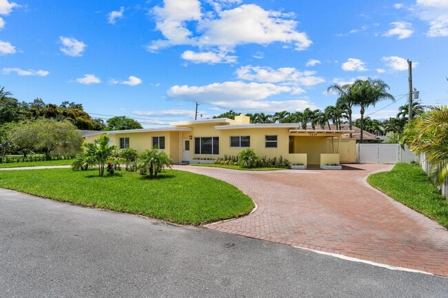 Building Photo - 7531 Edgewater Cir