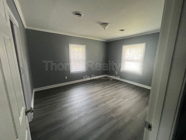 Building Photo - 305 E Battle Ave