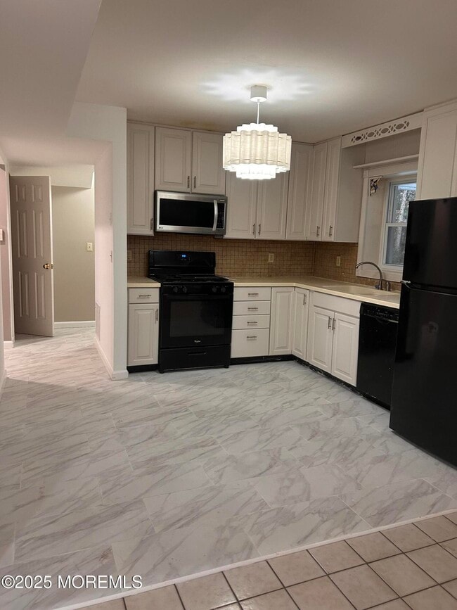 Building Photo - 823 Bowman Rd