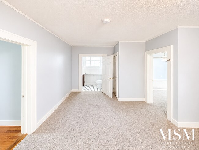 Building Photo - Midtown apartment