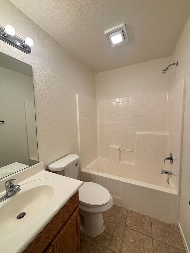 Building Photo - Single Story West Rosamond Home