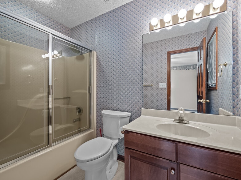 Building Photo - 138 White Oak Bluff Rd