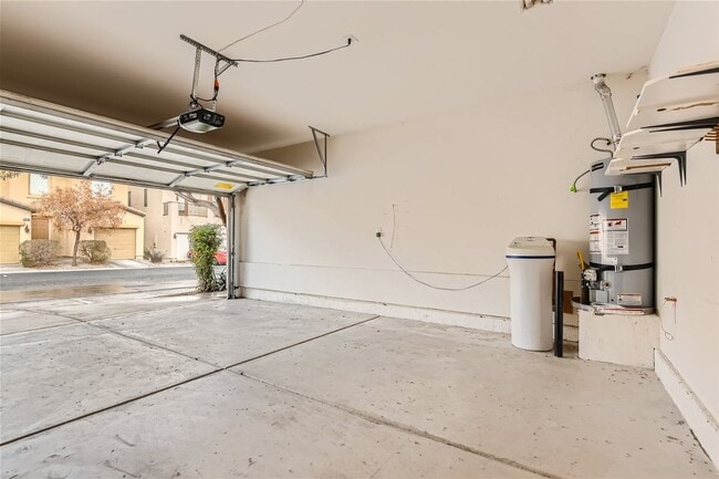 Building Photo - EXQUISITE 3-Bedroom Home - Modern Amenitie...
