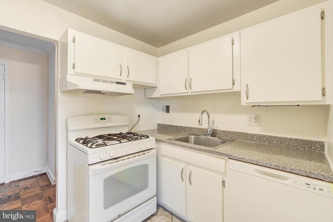 Building Photo - 4343 Cherry Hill Rd