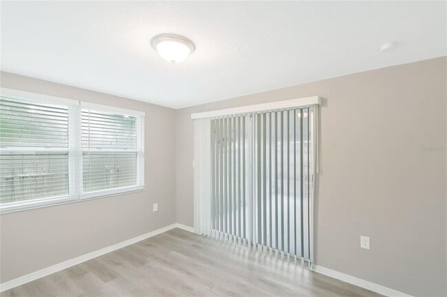 Building Photo - 5135 Kiwi Dr