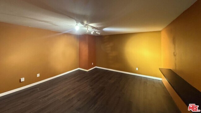 Building Photo - 5730 S Glennie Ln