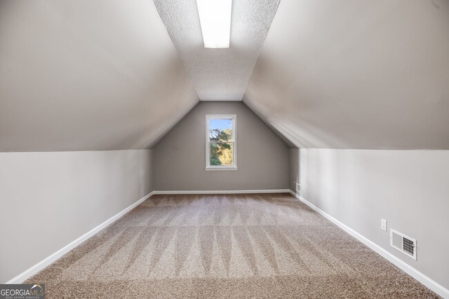 Building Photo - 140 Fairfield Rd