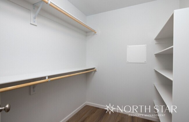 Building Photo - New, Bright & Spacious 3 bed/2.5 bath w/ G...