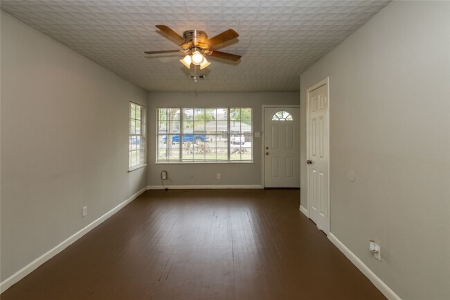 Building Photo - 4710 El Paso Ave