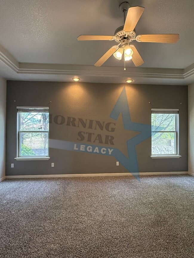 Building Photo - Spacious 3-Bedroom Home Off Roadrunner!