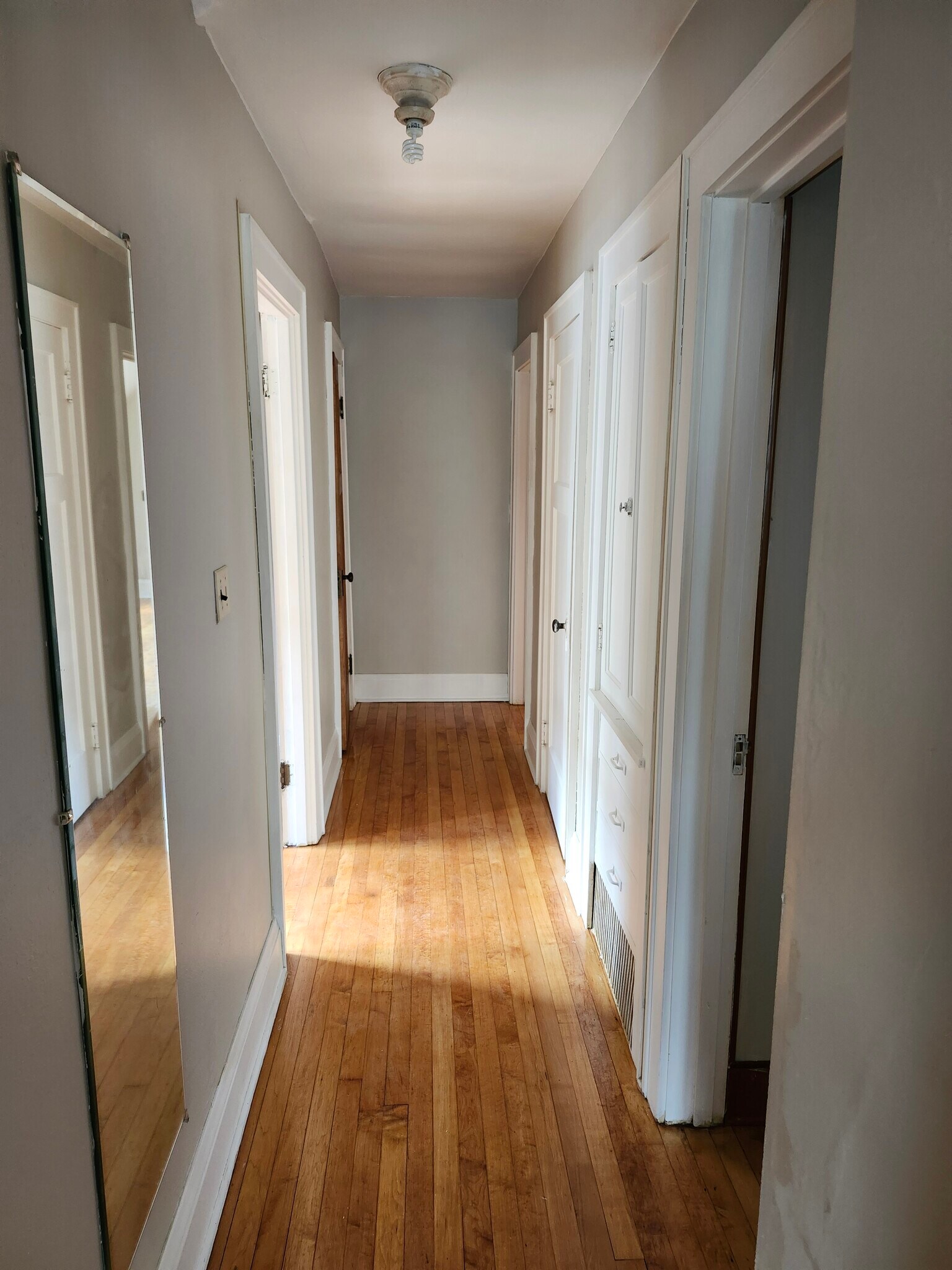 Building Photo - 2564 N Bartlett Ave