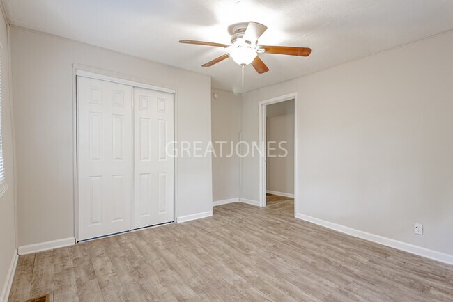Building Photo - HOLIDAY SPECIAL! SIGN A LEASE BY NOVEMBER ...