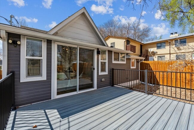 Building Photo - Charming 2BD, 2BA Longmont Home with Fence...
