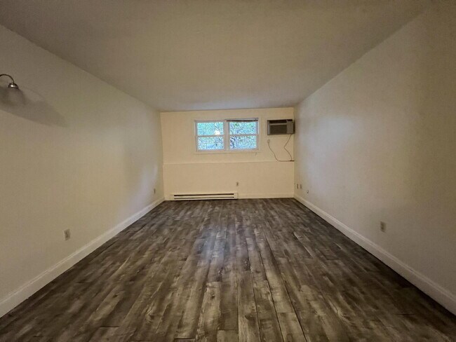 Building Photo - Price reduced! June 1st move in! Tour 5/22...