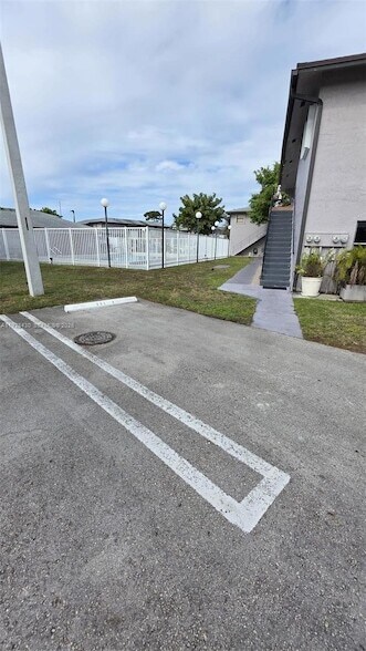 Building Photo - 13231 SW 17th Ln