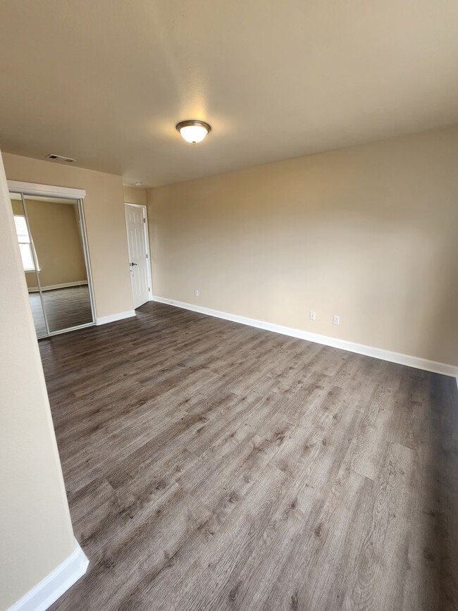 Building Photo - 521 Adina Way