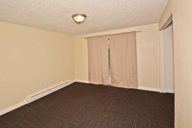 Building Photo - 1122 S Pond St