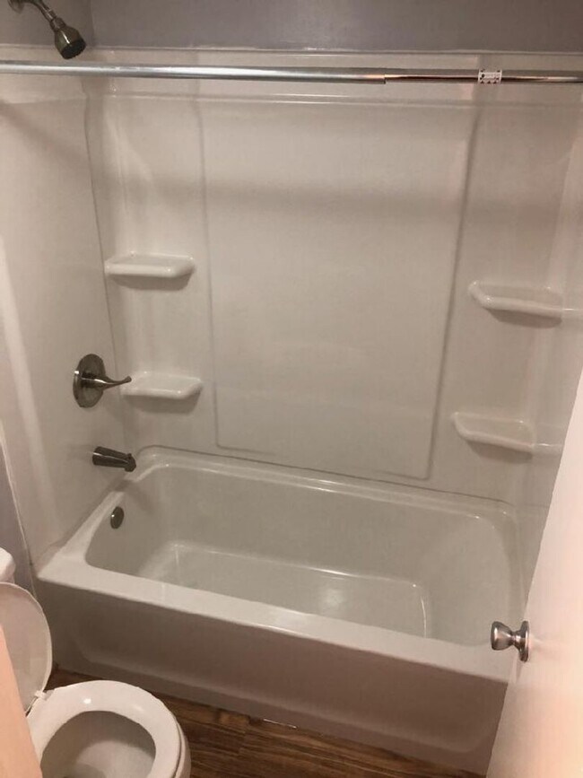 Building Photo - 2 bed condo for rent in the city near William and Mary College