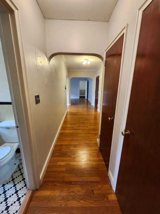 Building Photo - 56 Elm St
