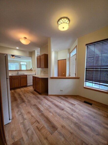 Building Photo - 10 Waverly Ct