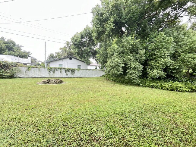 Building Photo - 1127 Afton St