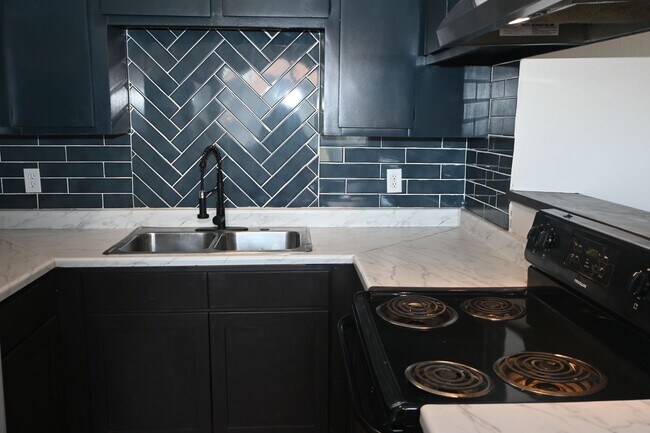 Building Photo - 2 Bedroom Apartment -Las Vegas -NO PETS -1...