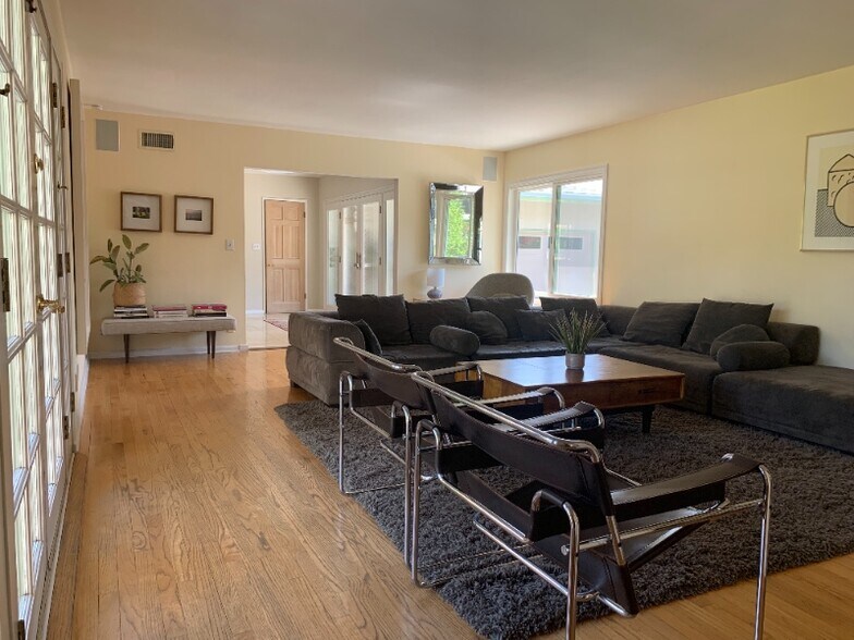 Building Photo - 2660 Byron Pl