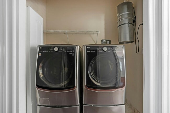 Building Photo - 52B Myrtle Ave MYRTLE Ave